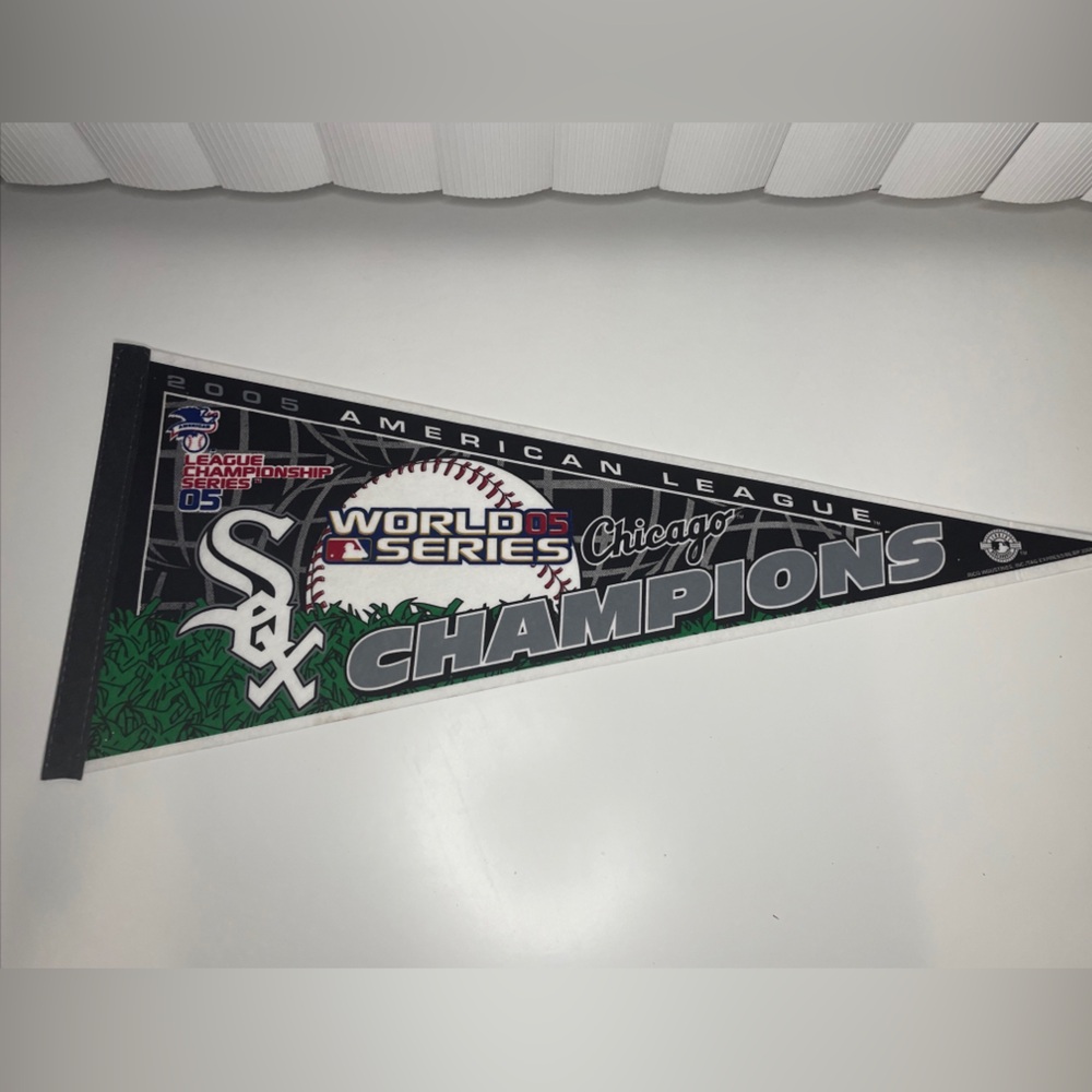 CHICAGO WHITE SOX 2005 AMERICAN LEAGUE WORLD SERIES CHAMPIONS PENNANT